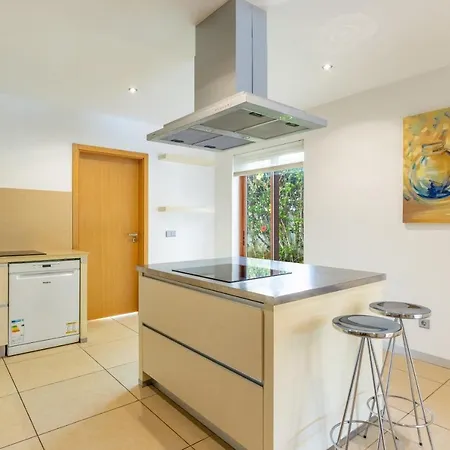 Victoria With Private Heated Pool *
