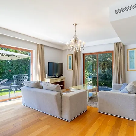 Villa Victoria With Private Heated Pool