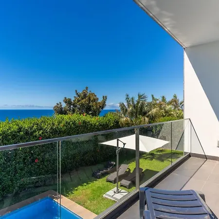 Victoria With Private Heated Pool Villa