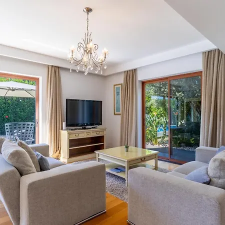 Victoria With Private Heated Pool Funchal (Madeira)