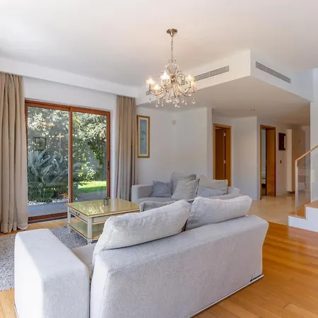 Villa Victoria With Private Heated Pool