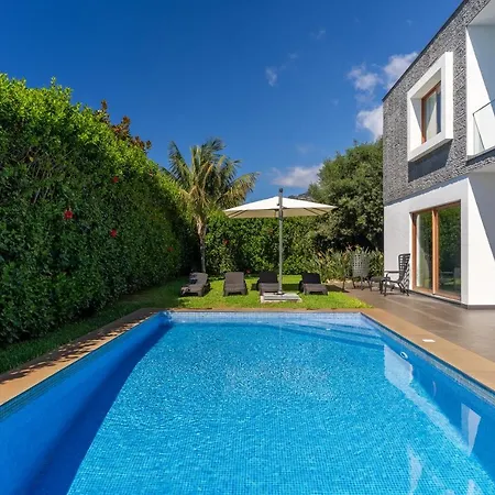 Villa Victoria With Private Heated Pool