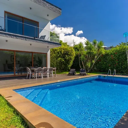 Villa Victoria With Private Heated Pool